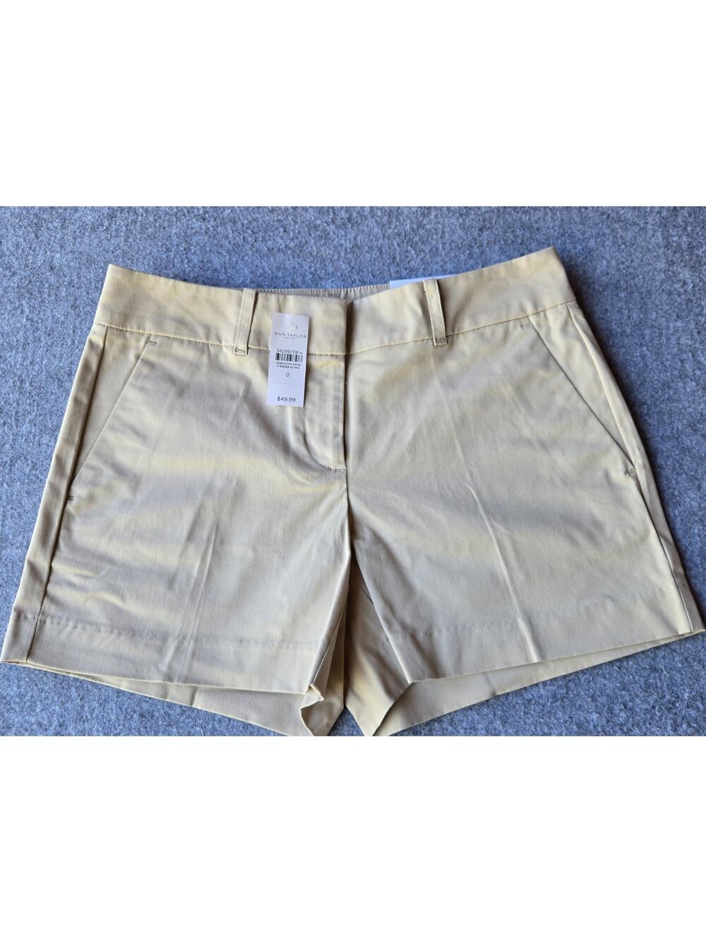 Ann Taylor Women's Shorts Khaki Beige Flat Front Mid-Rise 4.5" Inseam Size 0